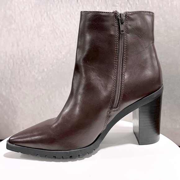 🌸CHARLES BY CHARLES DAVID🌸 Dominate Pointed Toe Ankle Boots Size: 6 - Picture 2 of 7